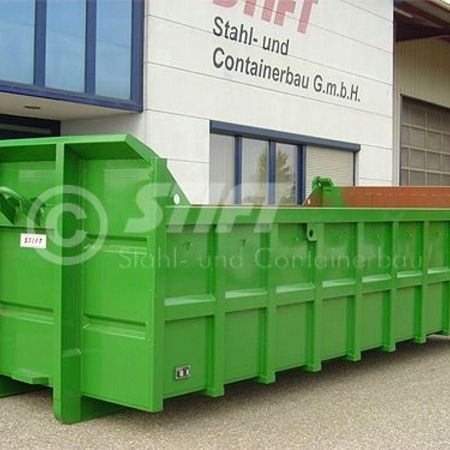 Grüner Schottercontainer mit robuster Rückwand und verstärkten Verstrebungen.