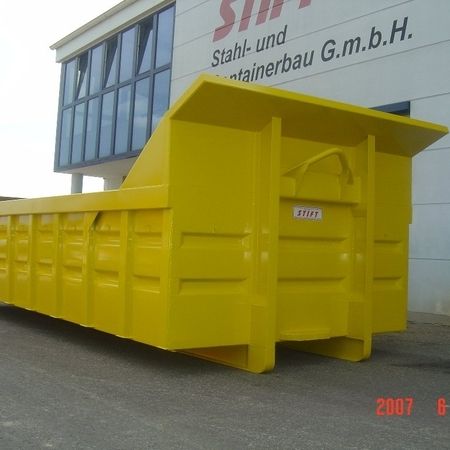 Gelber Schottercontainer mit hoher Stirnwand und verstärktem Boden.
